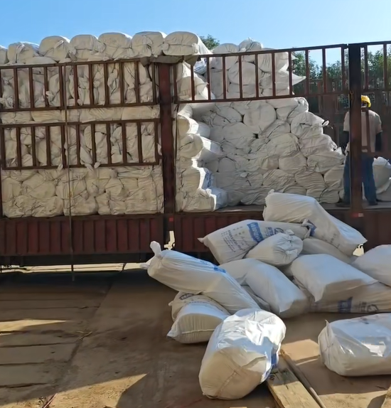 保溫耐火陶瓷纖維毯石化工廠卸貨一車